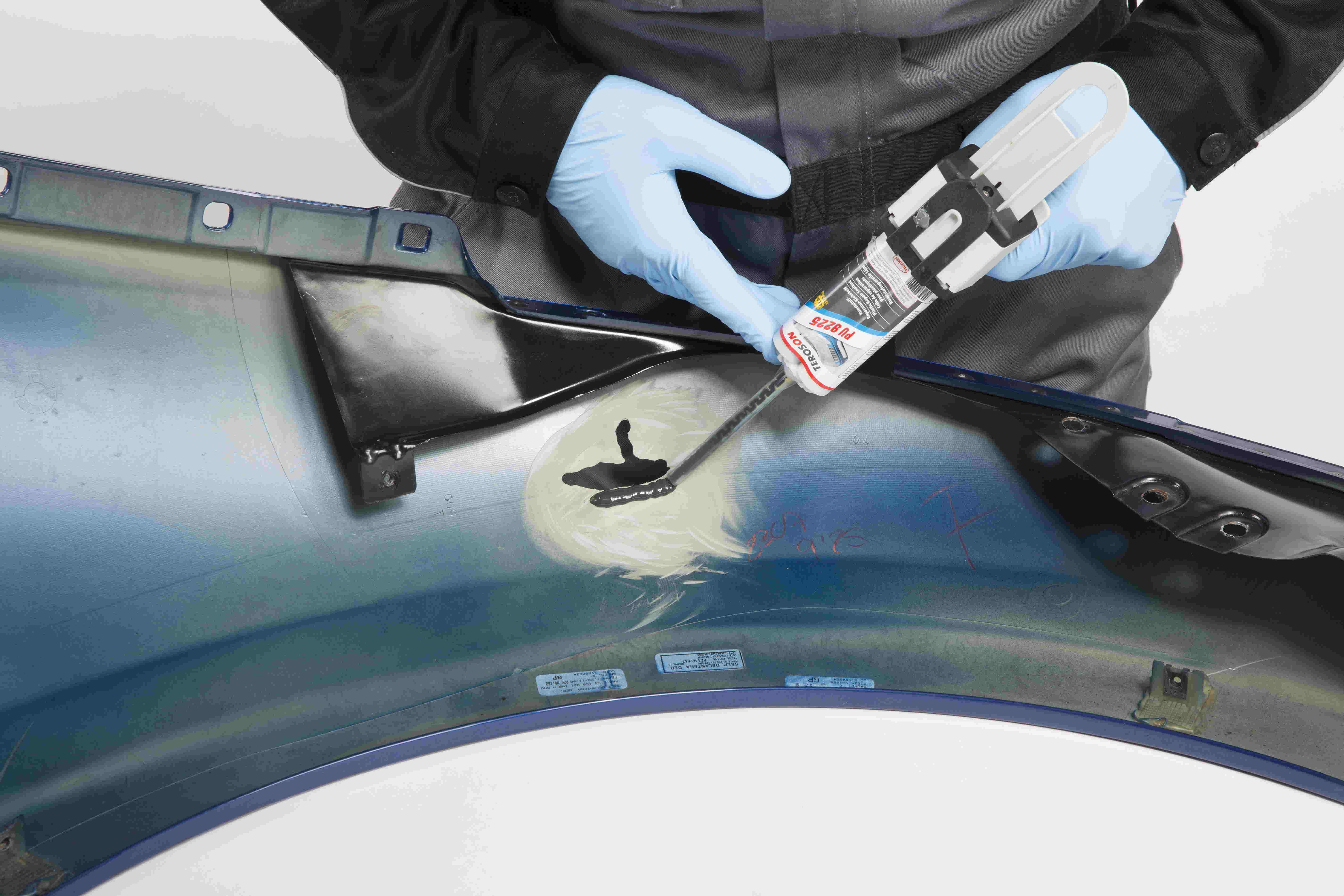 Tipos de pegamento para reparar los plásticos del coche Tipos de pegamento para reparar los plásticos del coche